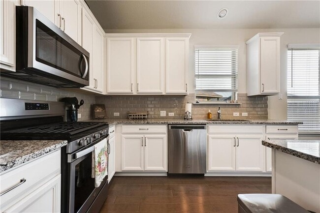 Building Photo - 1016 McCormick Cv