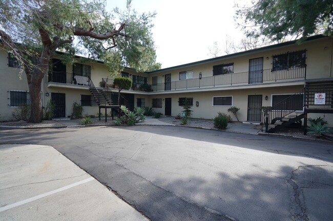 Building Photo - 1bd/1ba Spacious & Downstairs Apartment in...