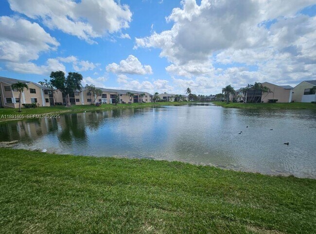 Building Photo - 1024 S Independence Dr