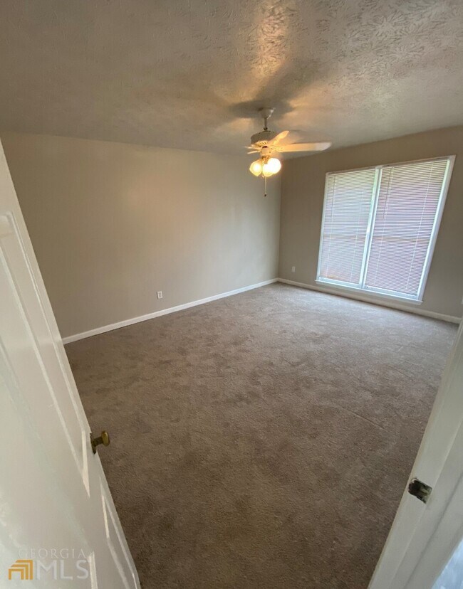 Building Photo - 2110 Country Walk Way SE