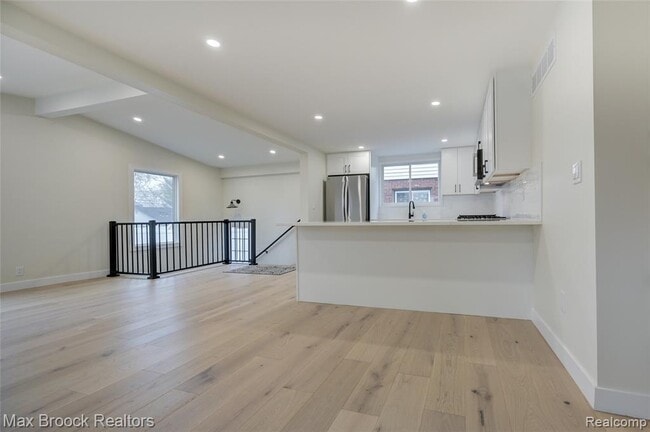 Building Photo - 409 Baldwin Ave