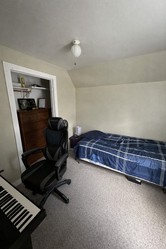 Building Photo - 4 Bed 1 Bath near UWEC, Water Street, and Sonnentag!