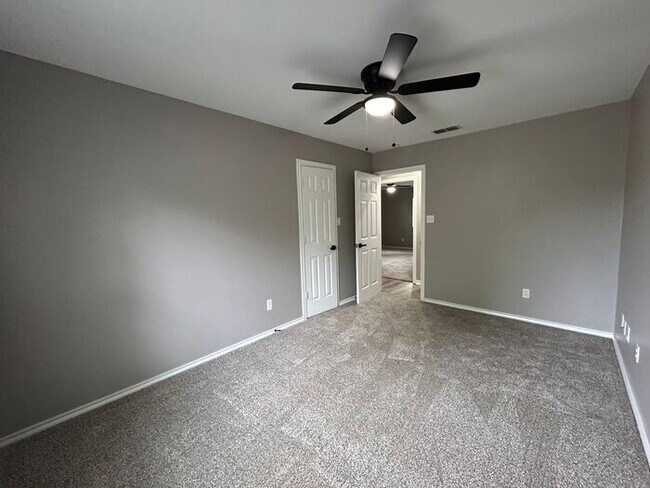 Building Photo - Lakeside Dream Home: Fully Remodeled 4BD/2BA Near Loop 323