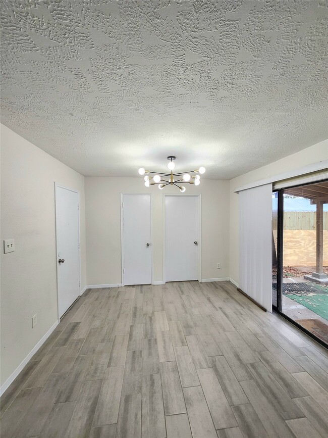 Building Photo - 10047 Emerald Creek Dr