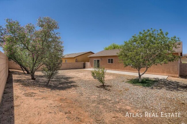 Building Photo - 8437 W Green Kingfisher Ln