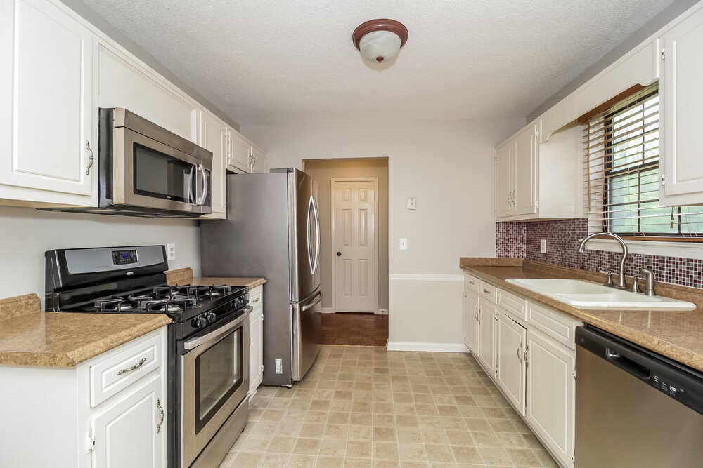Building Photo - 3240 Beaver Dr
