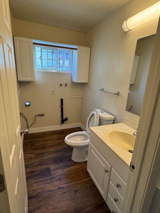 Building Photo - 10920 Apricot St