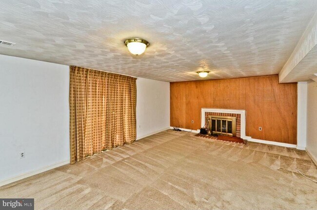 Building Photo - 100 Mel Mara Dr