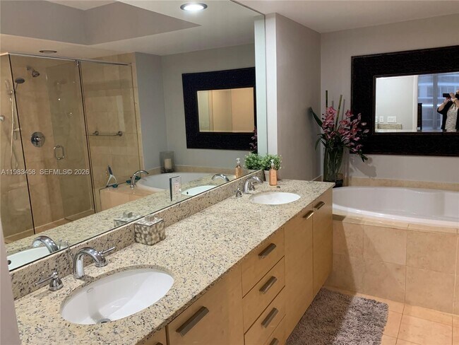 Building Photo - 1830 S Ocean Dr