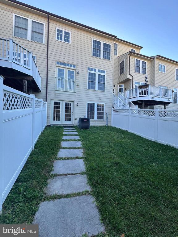 Building Photo - 9430 Dunraven St