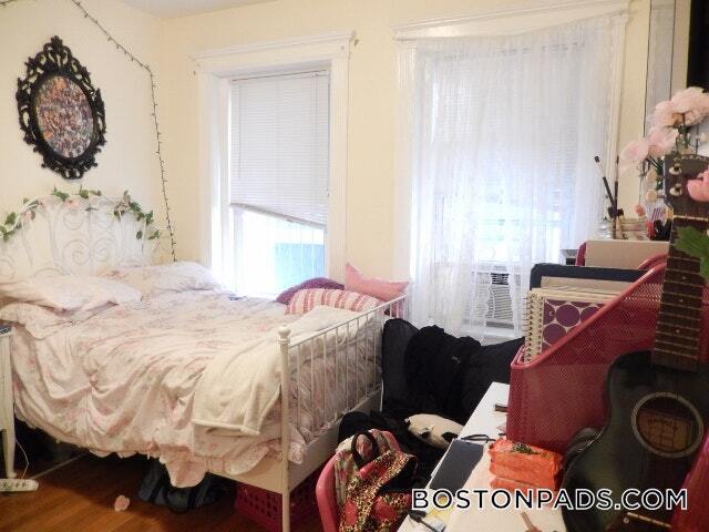 Building Photo - 463 Park Dr