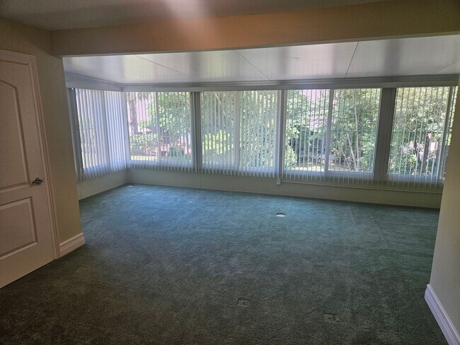 Building Photo - Stylish Palm Harbor Home in Bentley Park –...