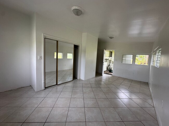 Building Photo - 3BD/2BA with extra living space