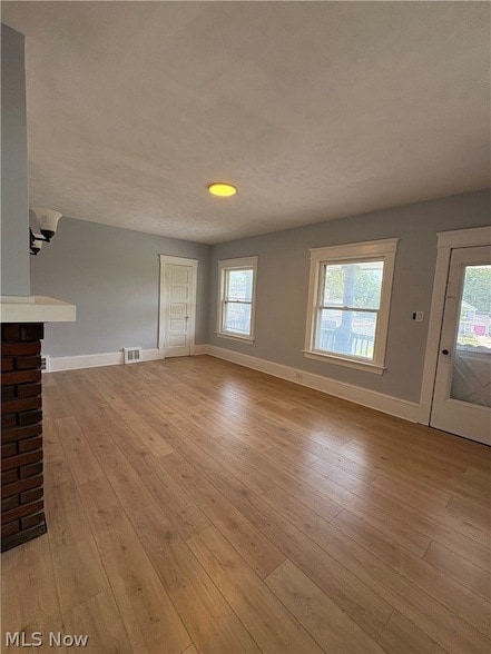 Building Photo - 946 E 79th St