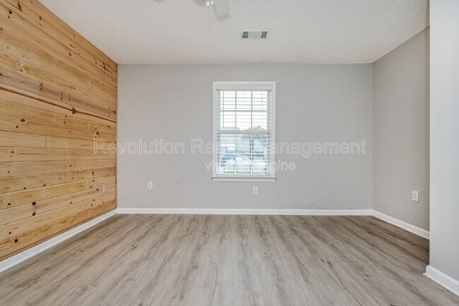 Building Photo - 1740 Summerwoods Ln