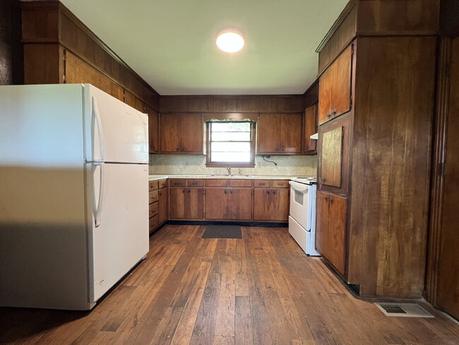 Building Photo - For Rent: 3BR, 1BA in the country