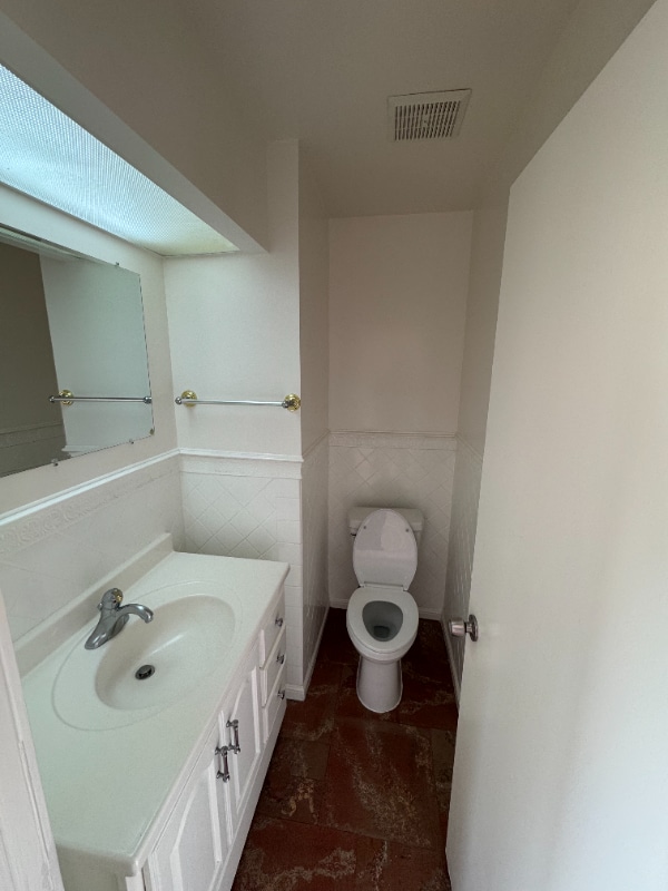 Building Photo - 3031 Flora Vista