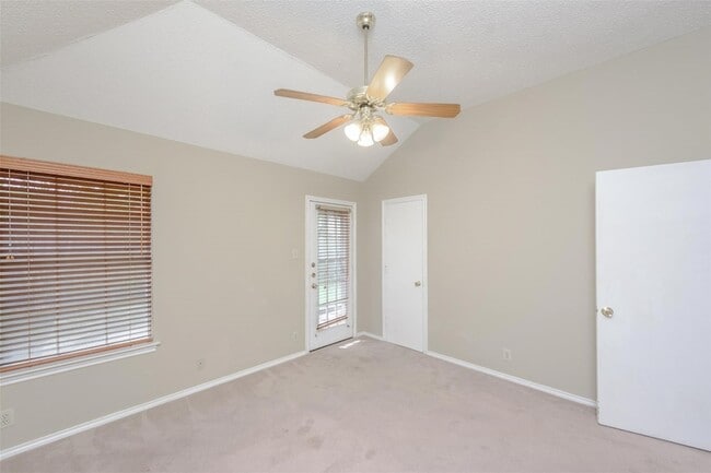 Building Photo - 1902 Lee Dr