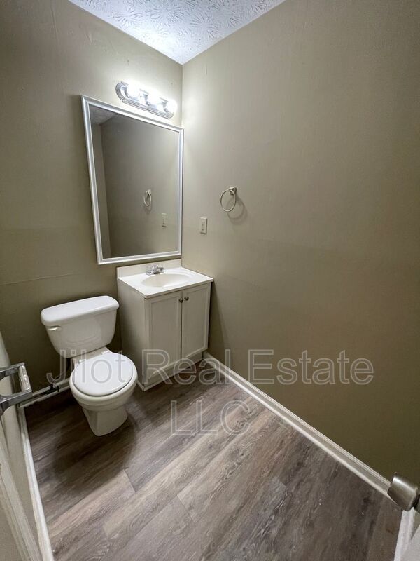 Building Photo - 372 Riverbrook Trail