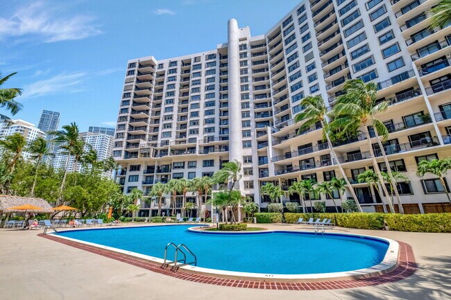 Building Photo - 540 Brickell Key Dr