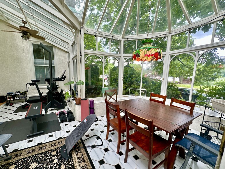 Building Photo - 61 Pond St