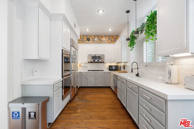 Building Photo - 736 Oxford Ave