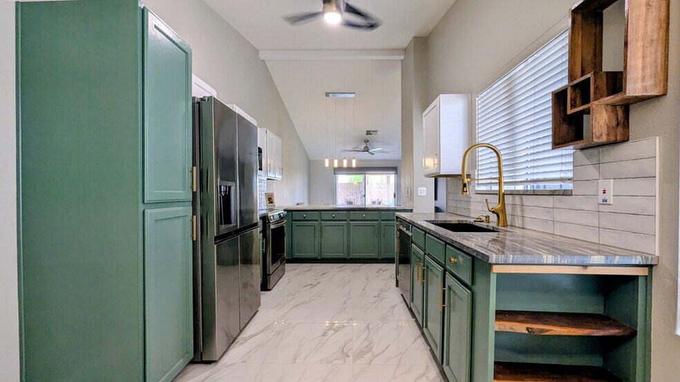 Building Photo - 10867 W Chino Dr