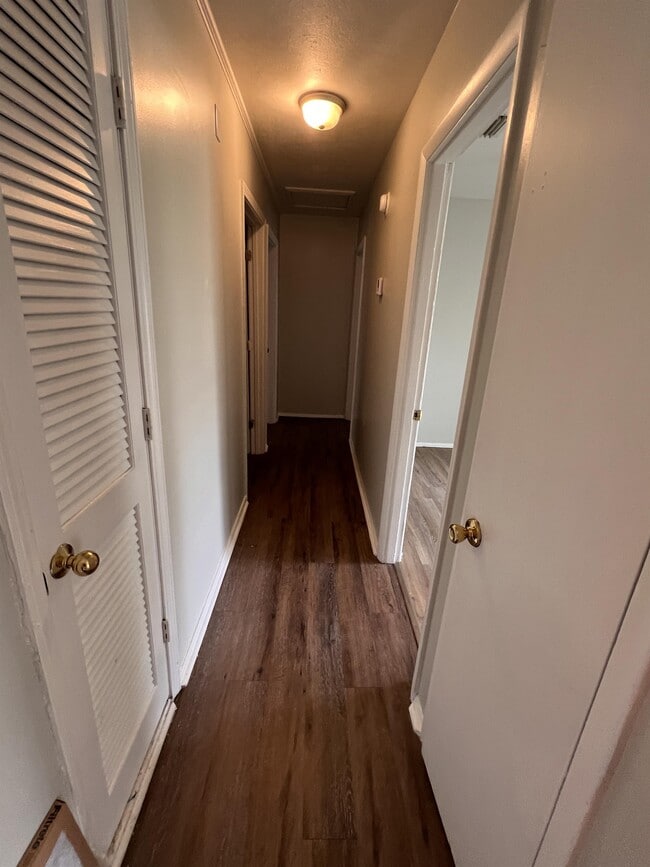 Building Photo - 106 Whiteoak Cir