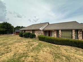 Building Photo - Spacious 3 Bedroom Home for Rent in Mustang!