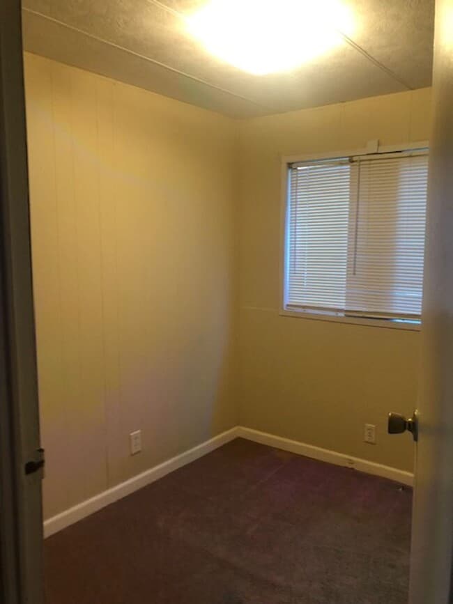 Building Photo - 3 Bedroom 1 Bath Mobile Home