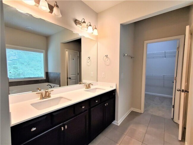 Building Photo - 2465 Matlin Way