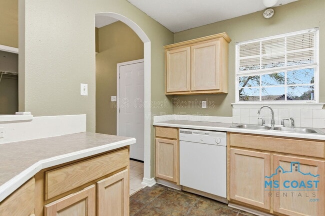 Building Photo - 11352 Fairfield Blvd