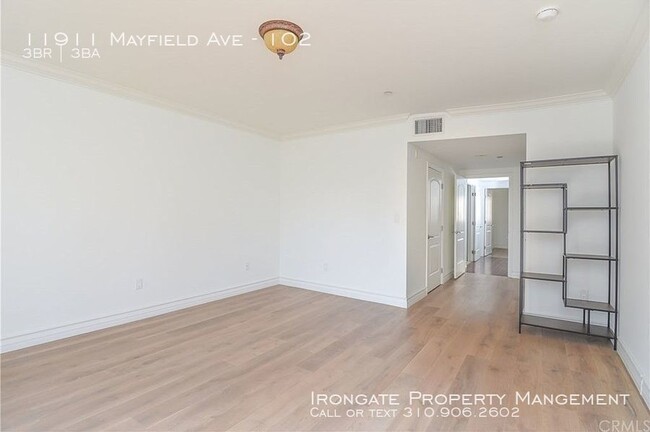 Building Photo - 11911 Mayfield Ave