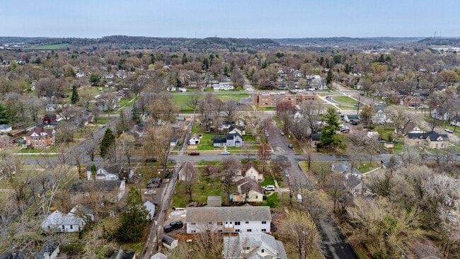 Building Photo - Brand New 5 Bedroom Duplex Unit!