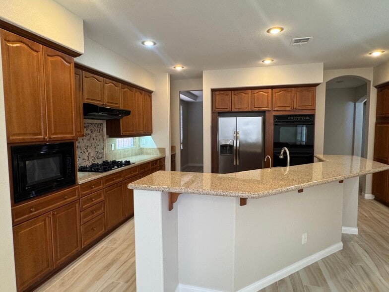 Building Photo - 712 Pinnacle Heights Ln