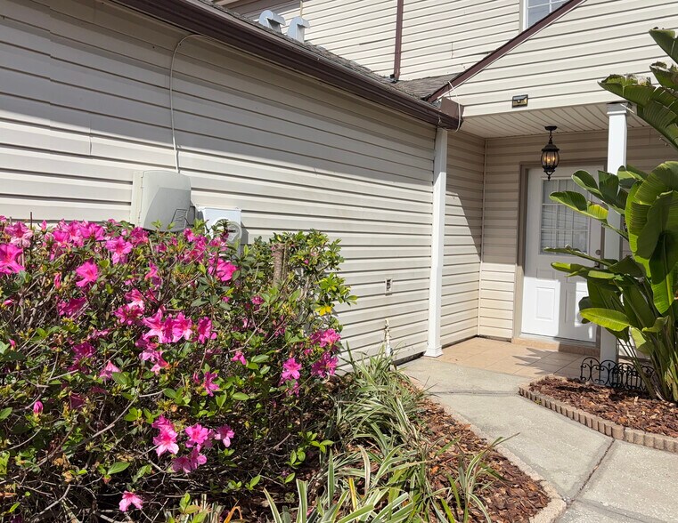 Building Photo - 6141 Oak Cluster Cir