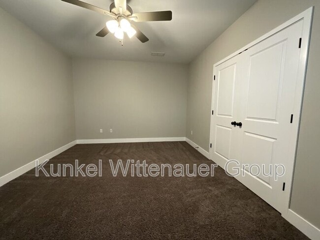 Building Photo - 1212 Hickory Point Dr