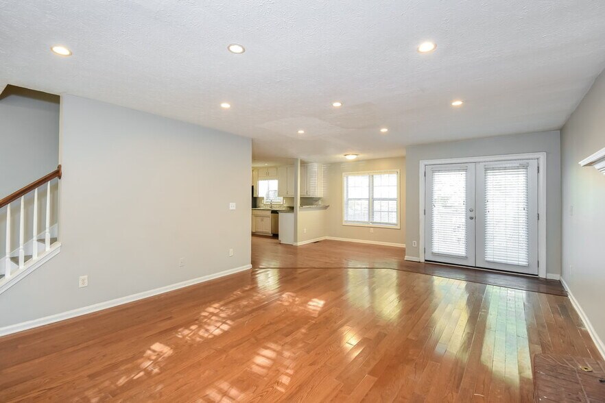 Building Photo - 655 Simon Ive Dr