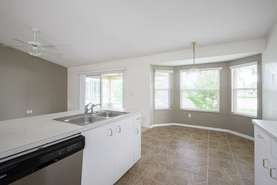 Building Photo - 1712 Arash Cir