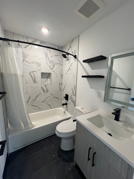 Building Photo - 4253 Viola St