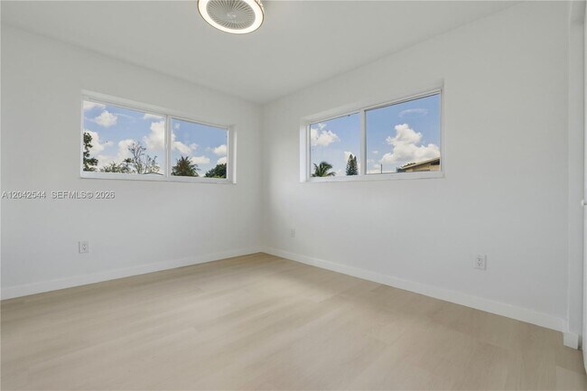 Building Photo - 20440 NW 20th Ct