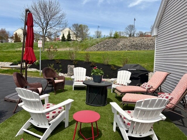 Community space/grill - 22 Cormorant Pl
