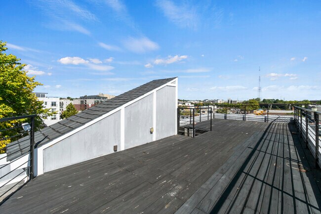 Building Photo - 2118 4th St NE