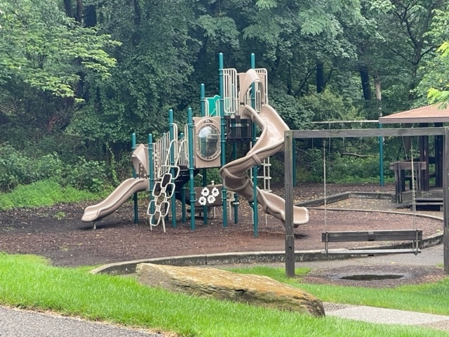 Building Photo - 111 Little Glen Dr