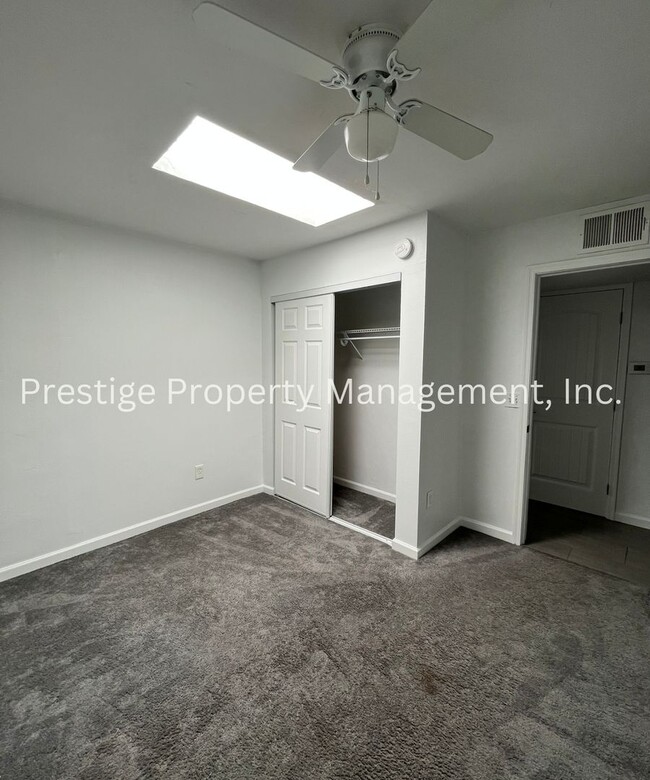 Building Photo - Welcome to This Lovely 3/2.5 East Side Home!!