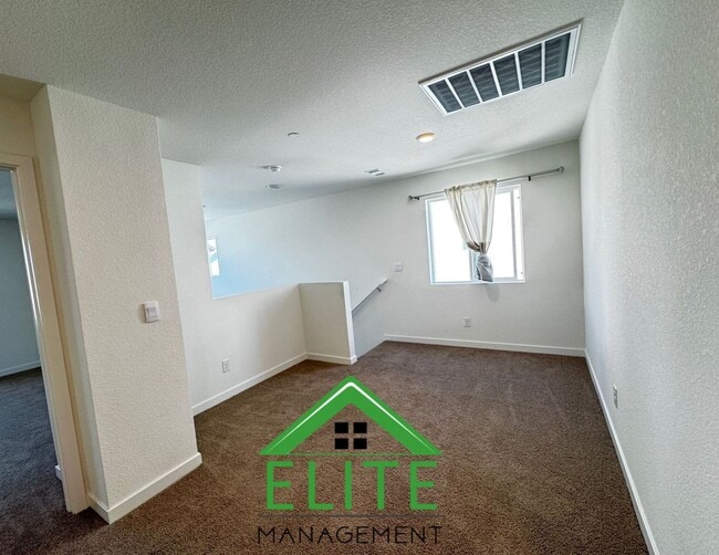 Building Photo - Spacious 4-Bedroom, 3-Bath Home in Prime E...