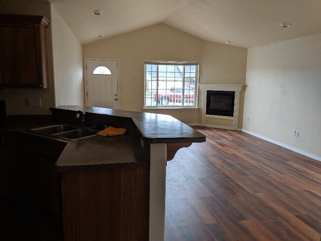 Building Photo - 103 Cally Ln