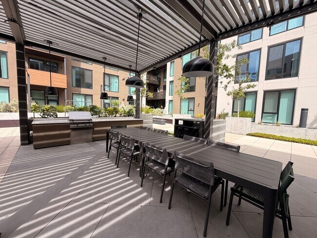 Building Photo - 260 Brooklyn Basin Wy