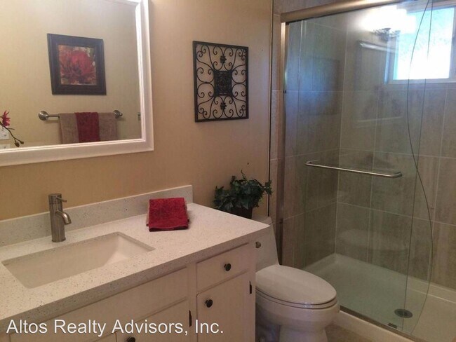 Building Photo - 238 S Park Victoria Dr