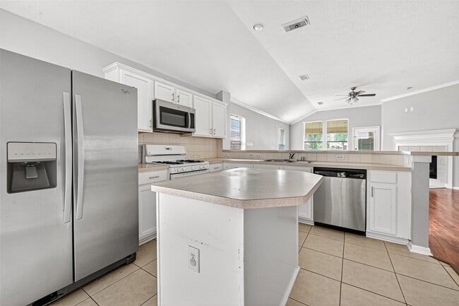 Building Photo - 5615 Brookhollow Oaks Trail